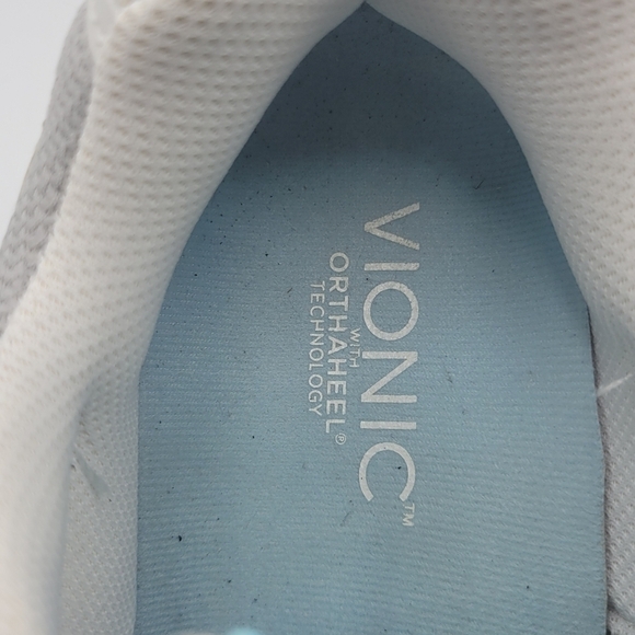 Vionic Walker Classic with Arch Support size 6 - Picture 9 of 16